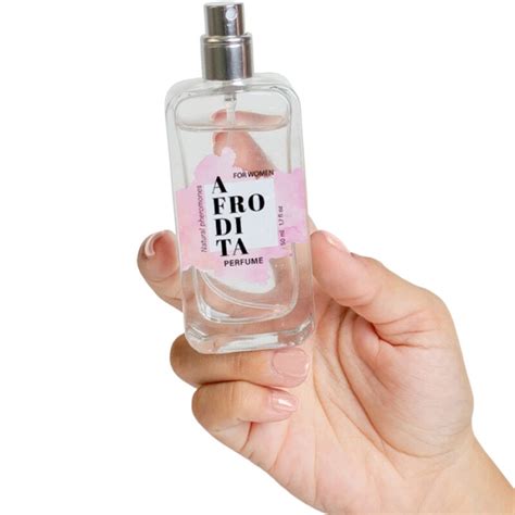 parfum cu feromoni douglas